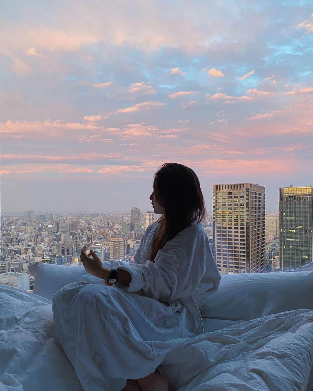 青山舞莉のインスタグラム：「🌙🤍  #ミーの毎日」
