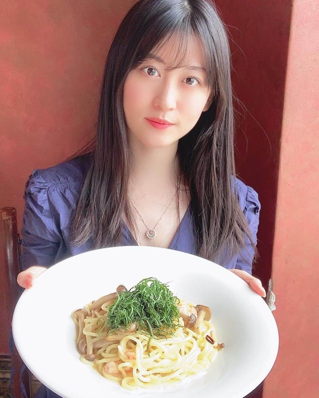 上西恵さんのインスタグラム写真 - (上西恵Instagram)「三國無双稽古始まってます！ 月英、かっこよく頑張ります！ ⠀ 今日は稽古着、レインブーツで家出ました。 案の定、帰り道びしょ濡れになって ワンピースとか着ていかなくてよかった😌笑 ⠀ ⠀ 写真はパスタ作りました〜どうかな〜みたいな顔してるけど お店で食べた時の写真です。」8月14日 20時28分 - jonishi_kei