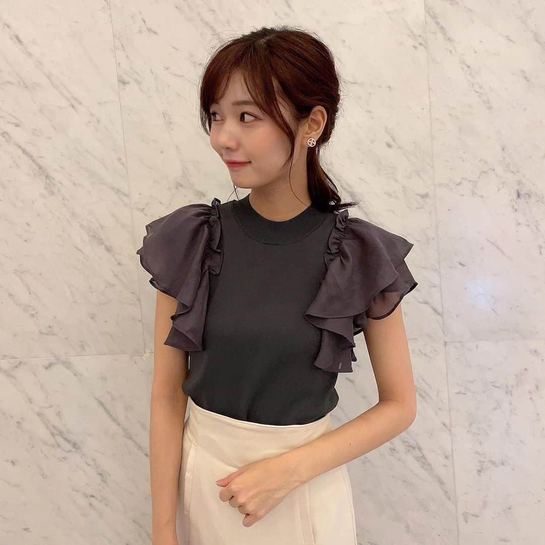 杉浦みずきのインスタグラム：「.  猛ダッシュでやった即席ねじりヘア めっちゃ簡単♡  「うたアナ」Vol.3が公開されています🎤 宇多田ヒカルさんの「初恋」を歌わせて頂きました😌 Arrenge&Keybordsは吹野クワガタさん 最高の環境と素敵な演奏で歌わせて頂けて幸せでした✨  歌は、セントフォースのYouTubeにアップされています。 顔出しバージョンは、セントフォース チャンネルにて公開されてます！」