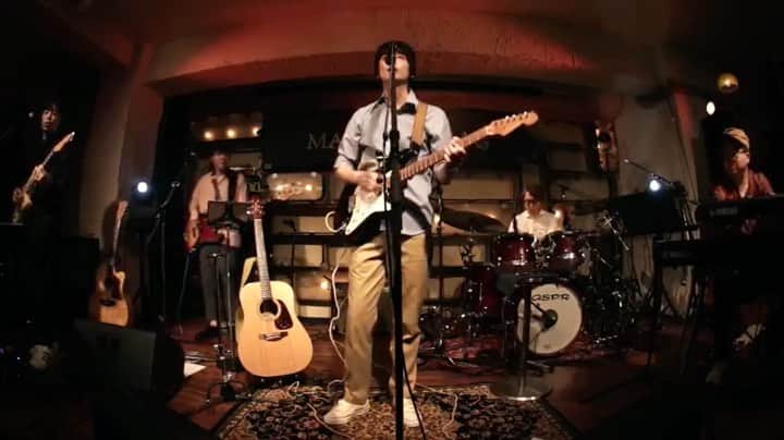 のインスタグラム：「昨夜のMAMALAID RAGのライブをちらっと鑑賞。 グレフルチームによる映像、そしてサウンドも素晴らしい！  アーカイブ配信は8/20(金)まで！是非、配信チケットお求めください！ https://twitcasting.tv/c:grapefruitmoon/shopcart/87753  #mamalaidrag  #ママレイドラグ #ママラグ #銀の爪  ※ここにアップすると画質は落ちてしまうので、本来の映像・音質は200倍くらい最高です！(当社比)」