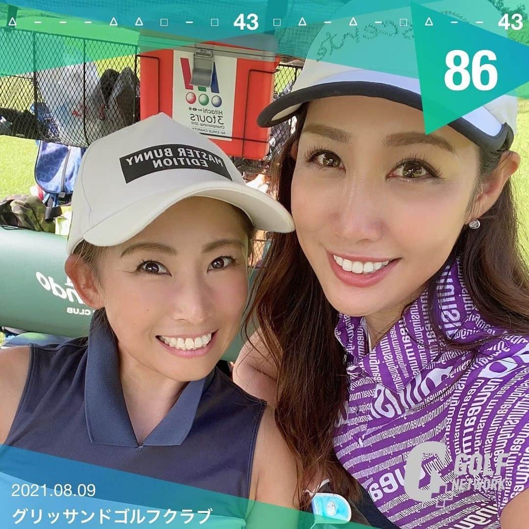 のインスタグラム：「2か月ぶりの80代✌️  2か月前は結構80台出てたのに、最近はめっきり😱  久しぶりに嬉しいから投稿しちゃう💜  本当にゴルフってメンタルよね。 ベストいけるかも！調子良いとか思うと池ポチャとか🤣  このダボ、4つ中3つは池ぽチャリーン😊  あー、練習したい😊  今月はあんまりゴルフが無い⛳️  #descente  #descentegolf #デサントゴルフ　#デサントゴルファー　#デサント大好き　#デサント　#春夏ウェア　#ゴルフウェアコーデ　#春夏コーデ　#ootdgolf #女子ゴルファー　#80台ゴルファー  #可愛いゴルフウェア　#ゴルフウェアレディース  #ゴルフウェア可愛い　#かっこいいゴルフウェア　#munshingwear」