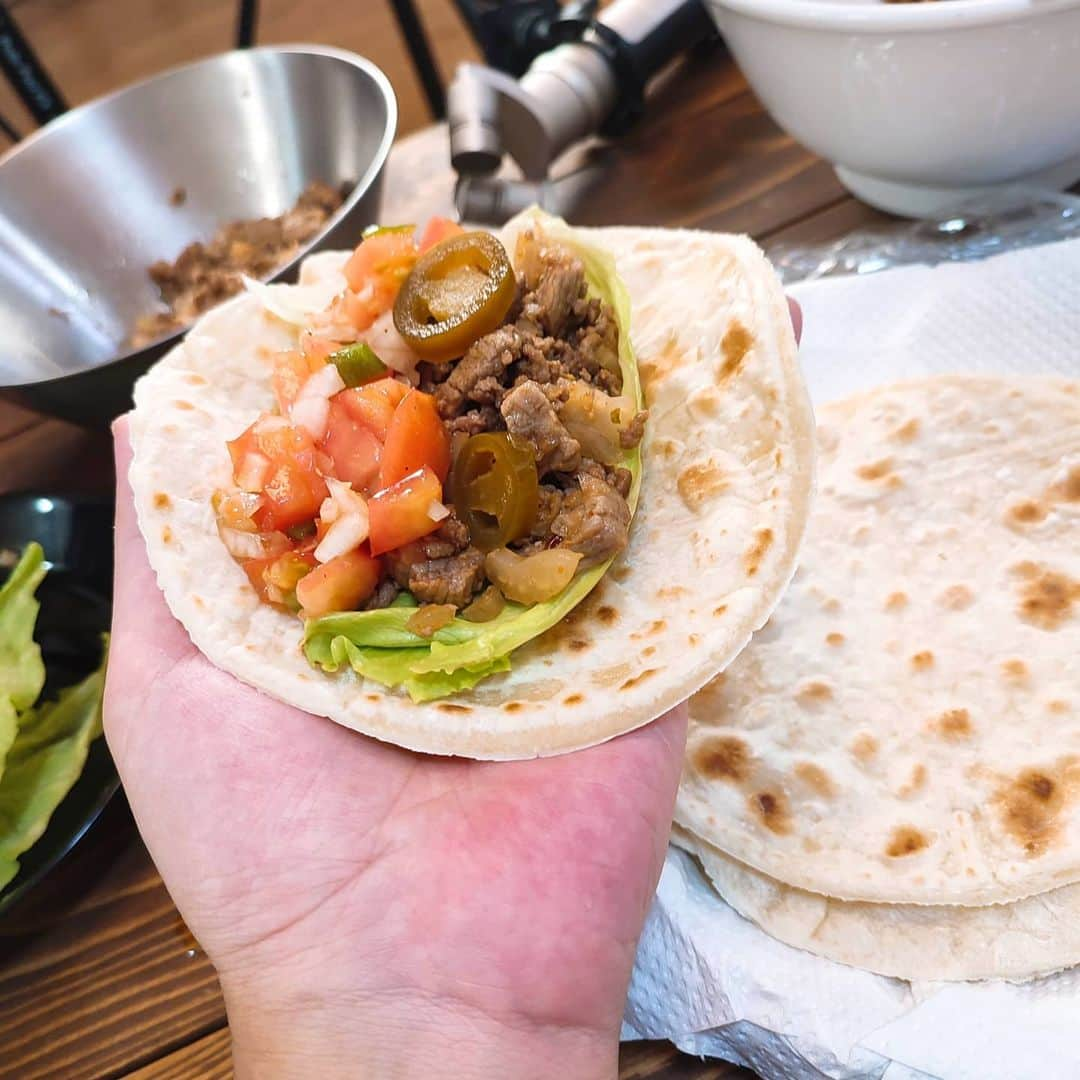 蛇足のインスタグラム：「【川村飯店】生地からタコス作ったよ、美味え！！！」