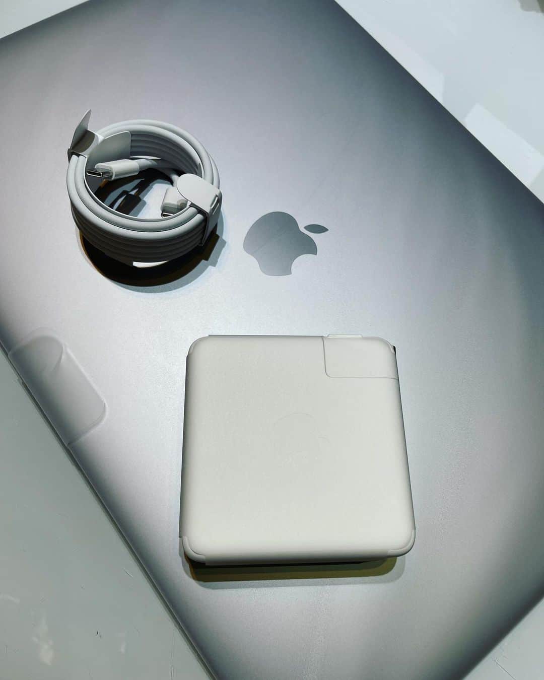 MINMIのインスタグラム：「新しいMacBook♡ これから宜しくね #移行作業があんまり好きでない」