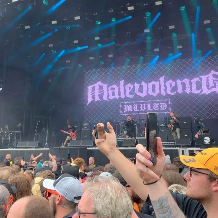 METAL HAMMERのインスタグラム：「Tag yourself in this @malevolenceriff circle pit 👀」