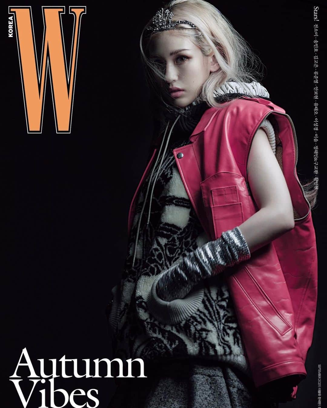 ソミさんのインスタグラム写真 - (ソミInstagram)「@wkorea #협찬 #Wcoverstory Autumn Vibes! 9월의 더블유🧡SOMI  - 패션 에디터 l 김신 @shin_wkorea 피처 에디터 l 권은경  포토그래퍼 l 김희준 @kimheejune 스타일리스트 | 지은 @onlygeeeun 헤어 | 이선영 iseonyeong1118 메이크업 | 포니 @ponysmakeup 네일 | 박은경(유니스텔라) @nail_unistella - <W Korea> introduces covers of the September issue with Somi. You can make a reservation it from August 17th at the online. (Reserved sales schedules depending on the bookstore.) - @louisvuitton @somsomi0309 #루이비통 #전소미 #소미 #Somi #LouisVuitton #더블유 #wkorea #editor_ks #editor_ek」8月14日 22時37分 - somsomi0309