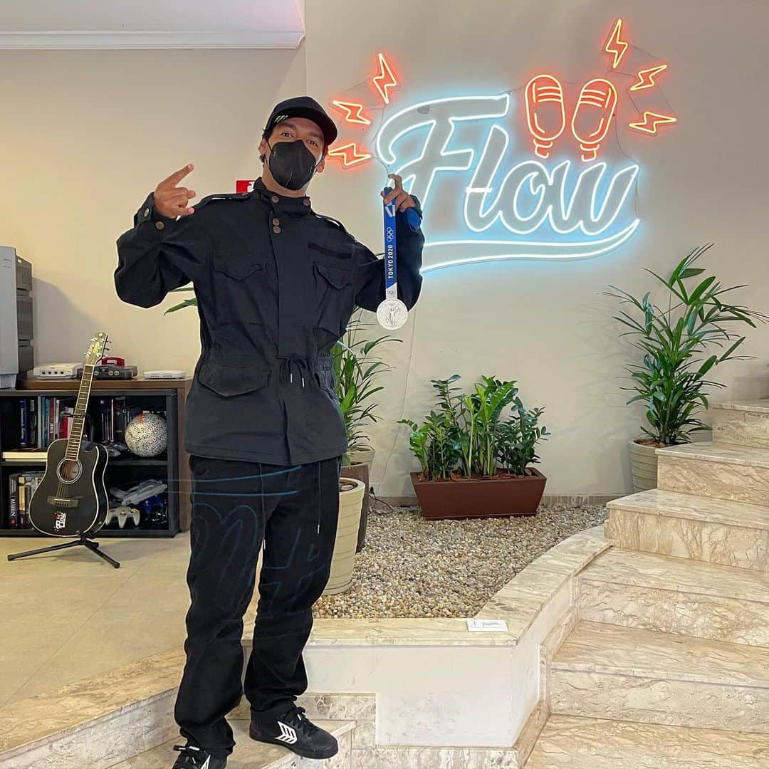 ケビン・ホーフラーのインスタグラム：「Só Resenha com esses Mano aí do @flowpdc 🤣🤣🤣  @monarkoficial 🌬 @igor.3k 👨🏻‍🦳  “Kelvinho Fler 🖕🏽”」