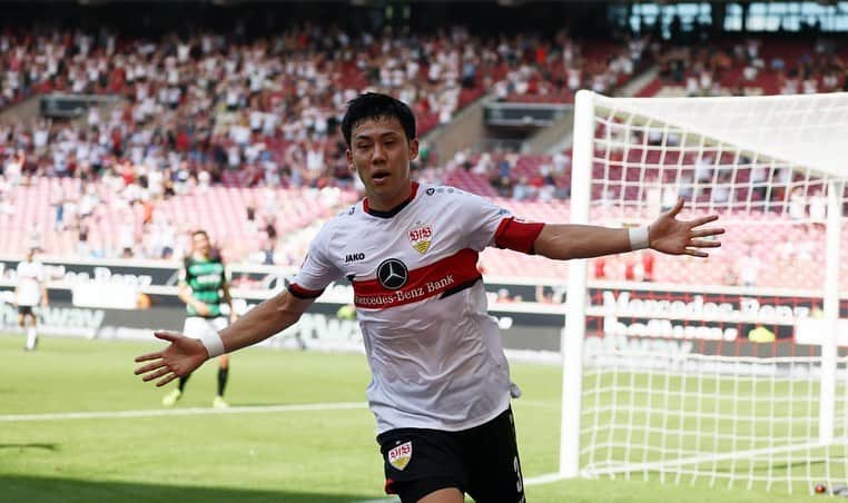遠藤航のインスタグラム：「.. Great start on new @bundesliga season! Glad to my first goal of this season and to see all @vfb fans at the stadium!! . #vfb #stuttgart #germany #🇩🇪 #bundesliga #back  #goal #captain #newseason  #wataruendo #遠藤航」