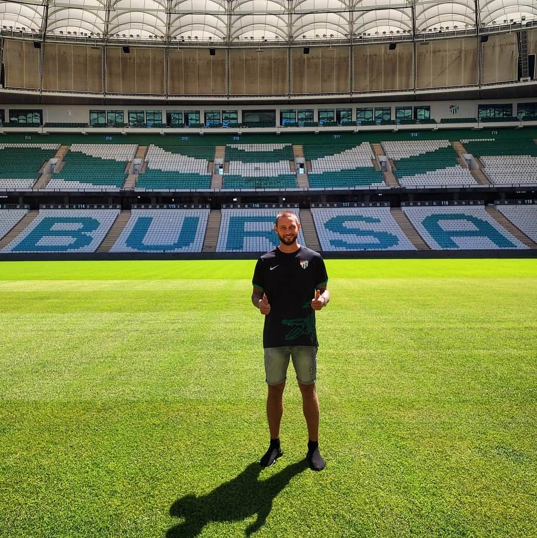 ティム・マタヴジュのインスタグラム：「I'm ready for a new challenge 🐊🔥 Forza @bursaspor   Big thank to: @zouhair_essikal, @manuelstojanovic, @duskotosic, @dejan__gavric   #Geliyoruz  #bursa  #bursaspor 🐊」