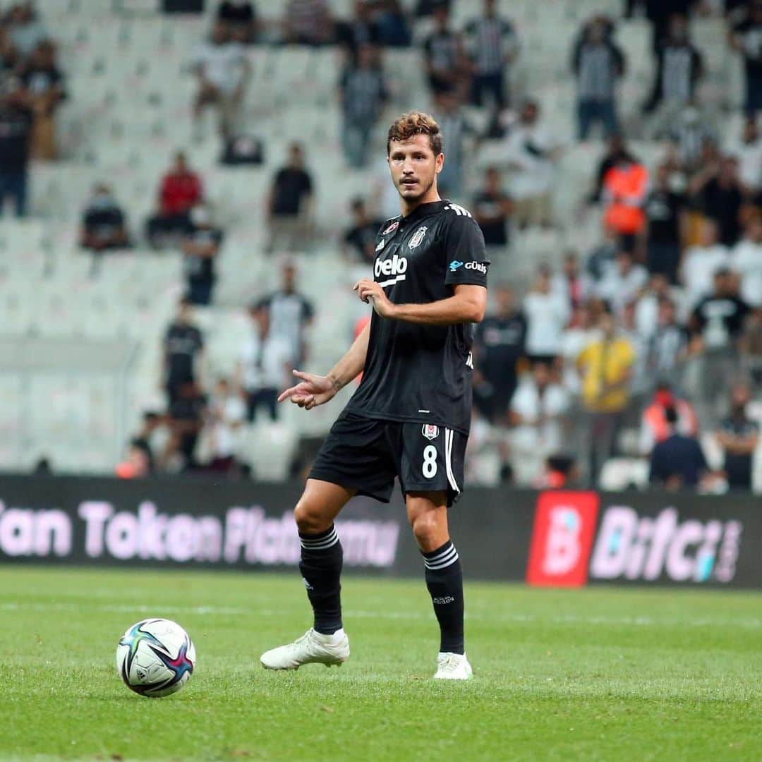 のインスタグラム：「@besiktas 🦅 🎱」