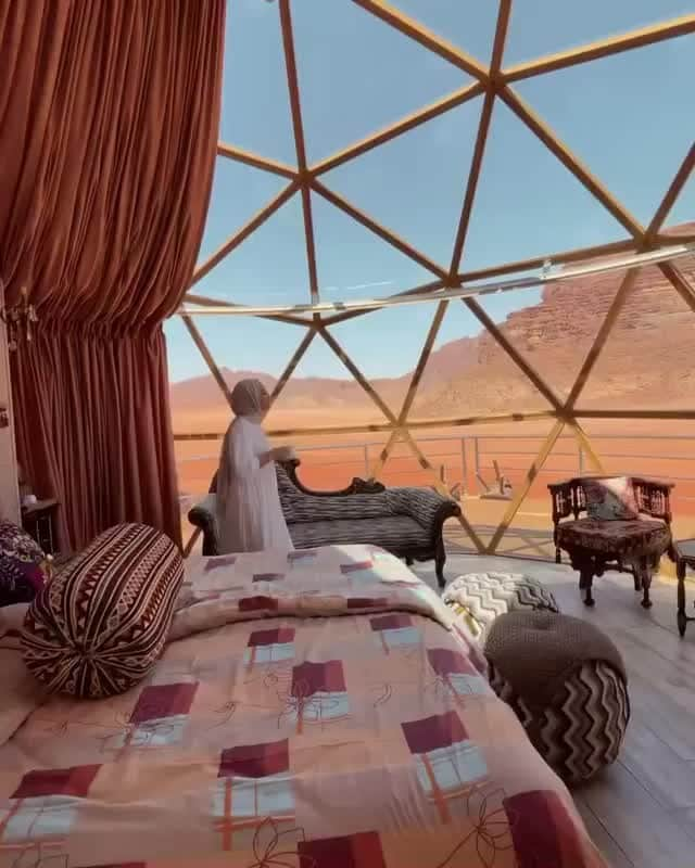 Crazy Roomsのインスタグラム：「Mornings at Wadi Rum be like 🐪☕️ Have you been to Jordan? 🇯🇴 Video by: @farrahescapes」