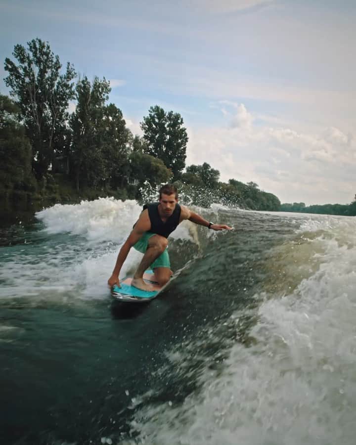のインスタグラム：「Summer treating me well so far 🙌🏻 @swatch @monsterenergy  video:@huguwop」