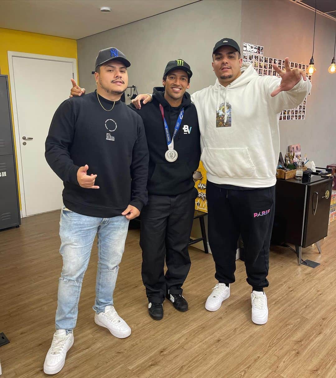 ケビン・ホーフラーのインスタグラム：「Tipo ???? SANGUE BOM D+ ! Obrigado PodPah Tamo Junto #tipotipo 🤣」