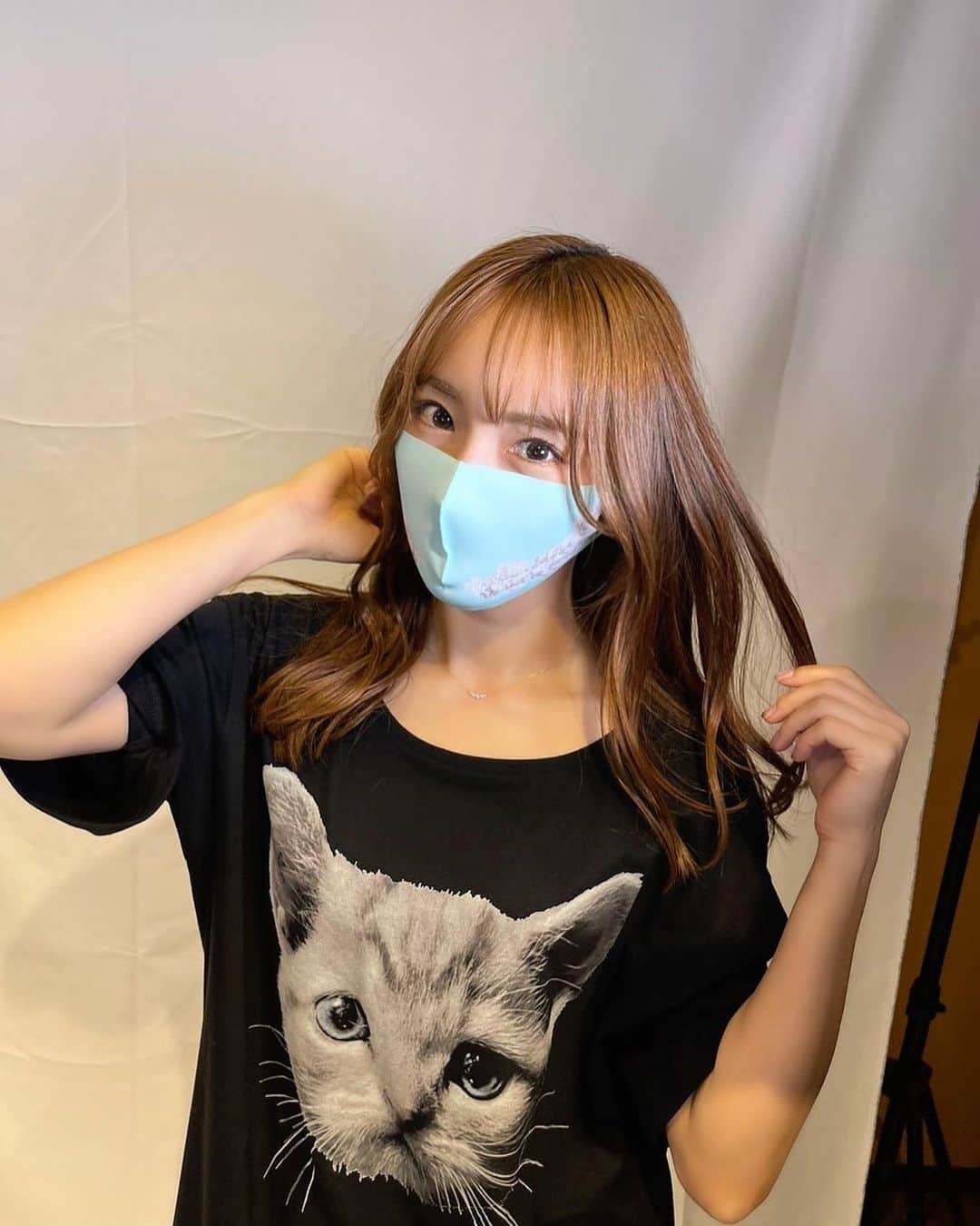 ぽこのインスタグラム：「完売したGod of Rosesさんとコラボしたマスクが再販予約開始しました😷❤️ 購入してくれた皆さんありがとう😭✨ ⁡ 透明トレカが追加された限定ノベルティですが、本日15日までのご購入(予約)分になります☺️ 送料と透明トレカについての注意書きもありますので、画像をご覧ください🙏  今回はお子様サイズも追加したので、ご家族やプレゼントに是非😍 私も息子につけさせたいと思います👦🏻  接触冷感／UVカット／抗菌／防臭／吸水速乾機能付き  ⁡ ▼通販サイト godofroses.official.ec ストーリーから飛んでみて下さい☺️ ⁡ ⁡ ⁡ #God of Roses #マスク」