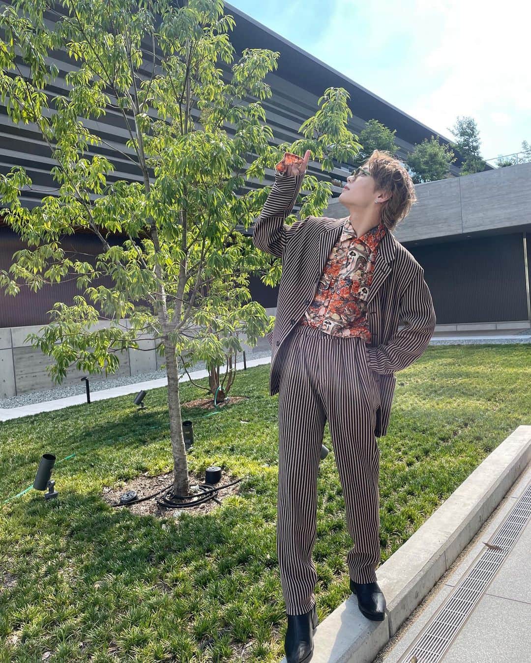 のインスタグラム：「今年はどんな夏服で行こうかしら」