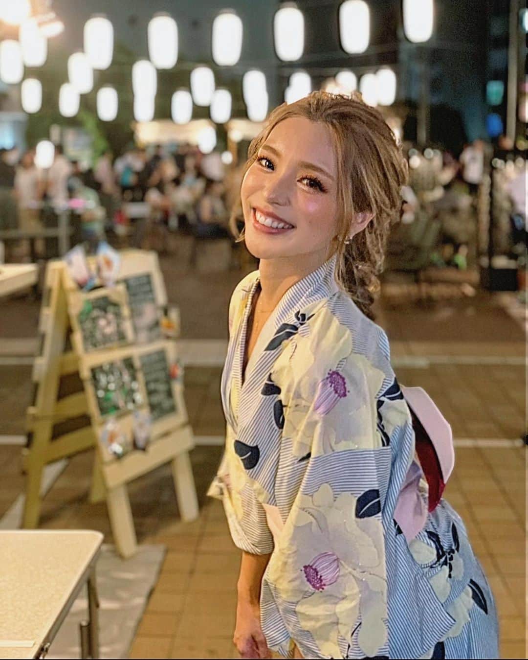 Hitomiのインスタグラム：「❤︎  浴衣の写真が本当に好評すぎるのでもう一枚🥺❤️ はしゃぎすぎて袖折れてるし 自分で着たから浴衣くしゃくしゃ😂💗  お祭りだいすきっこだからよく行ってたな🍧 いちご飴は絶対買ってたし、 揚げ餅あるとテンション上がるぅ❣️🥺 みんな好きじゃない？🤣  #cyberjapan #cyberjapandancers #サイバージャパン　#サイバージャパンダンサーズ #summer #夏休み　#夏　#なとぅ　#浴衣　#yukata #日本　#japan #縁日　#お祭り」