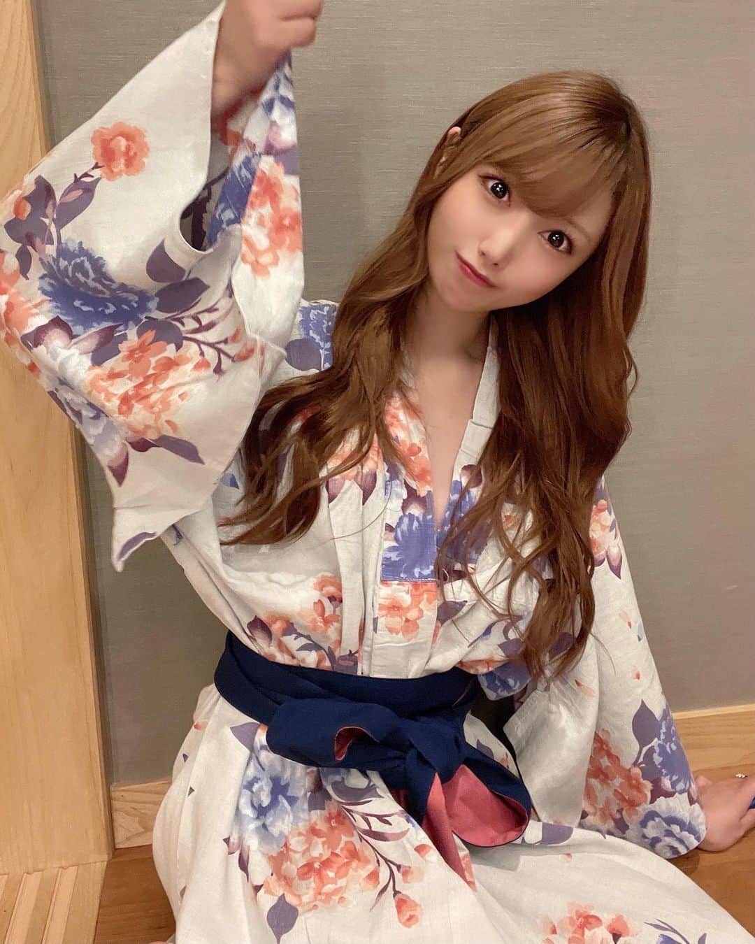 のインスタグラム：「夏休み🎐👘」