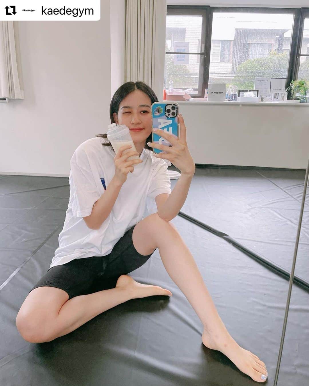 青野楓のインスタグラム：「#Repost @kaedegym   @koredake_official の、期間限定フレーバーを頂きました！夏らしい🍑味です！プロテインとは思えないすっきりと味で、主張が強くないので飲みやすかったです！😊  #kaedegym のクーポンコードを作っていただきましたので、よかったらご利用ください！どなたでも使えます💙  限定クーポンコード▼ 【 KAEDEGYM 】 定期がお得に&人気のシェーカープレゼント💐  ※クーポンの利用で初回定期20%OFFになります。  プロテインで、効率的に美bodyを作っていきましょう✊  　#KOREDAKE#ウェルネスプロテイン#pr#プロテイン#キックボクシング#置き換え#ダイエット#筋トレ#筋トレ女子」