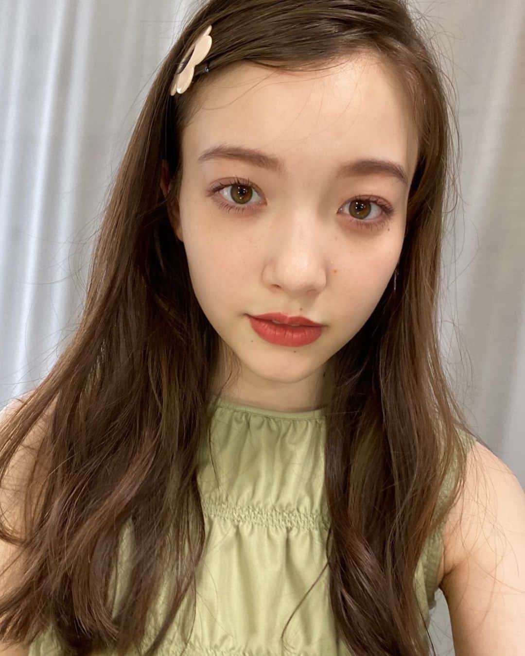 のインスタグラム：「. ついに8/18に Seventeen 夏の学園祭です…! 今年はオンラインということで、 YouTubeにて生配信されます！ どこに住んでいても学園祭がご覧頂けるのは とても貴重なのかな…と! ぜひ見にきてくださいね🌵🌵」