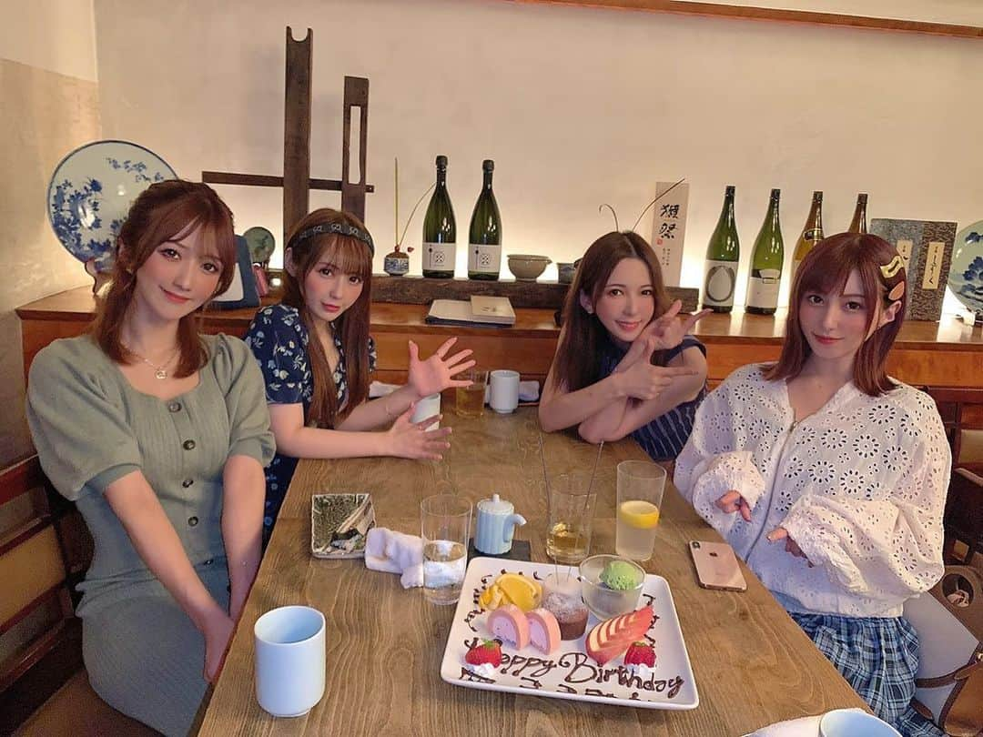 波多野結衣さんのインスタグラム写真 - (波多野結衣Instagram)「この前ここみんのお誕生日お祝いしたよ★+。 happy birthday!! 素敵な年を…☆ . . #happybirthday  #お誕生日おめでとう  #成瀬心美  #お寿司  #大槻ひびき  #佳苗るか  #波多野結衣」8月15日 11時54分 - hatachan524