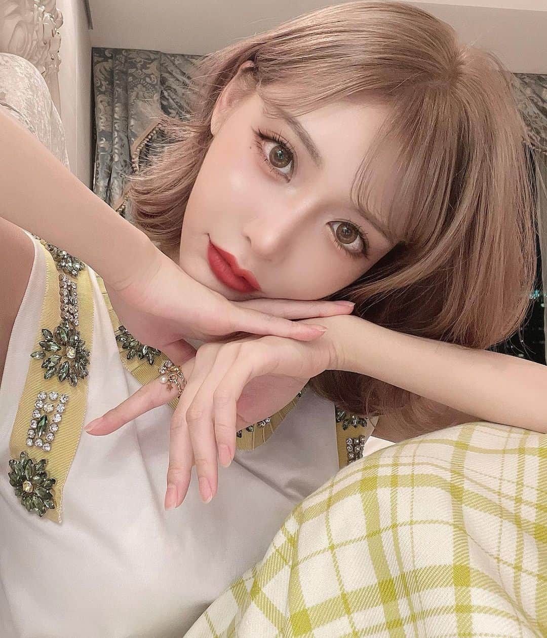 明日花キララのインスタグラム：「これフィード投稿してくださいってたくさんDMきたうれちい 雨だけど今日も楽しもうね🕊❤︎」