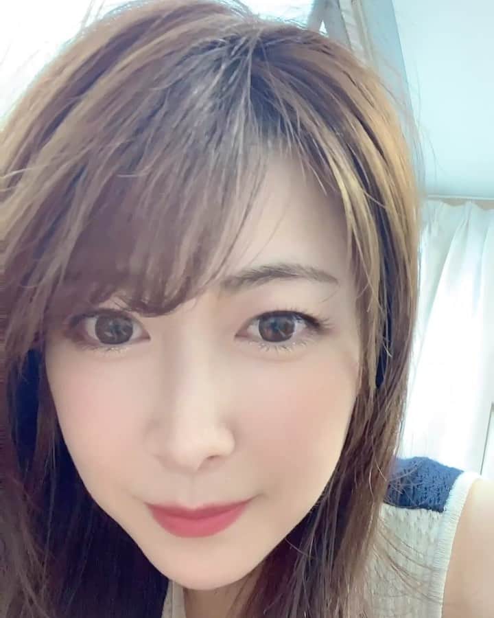 青木美香のインスタグラム：「ザセブンビューティーメンテナンスで『マグスリム』デビュー✨ @the.seven.beauty.maintenance  最初は痛かったけど、どんどん慣れてきて心地よくなってくる☺️ これから週1、2ヶ月通ってヒップアップする💓  ＊マグスリムとは 筋肉を増強しながら脂肪を燃やす✨寝ているだけで筋肉トレーニングと脂肪燃焼がかなう✨ 服の上から可能✨  マグスリムは高密度焦点式電磁波技術によって、10分間で筋肉全体を約1万回均一に収縮させることができ、筋トレやEMSでは不可能な超極大筋収縮により、同時に脂肪にもアプローチできるため、筋肉増強と脂肪燃焼をダブルでかなえ、効率的な痩身施術が実現✨  #マグスリム #痩身スカルプト #銀座痩身専門店 #ザセブンビューティーメンテナンス #thesevenbeautymaintenance」