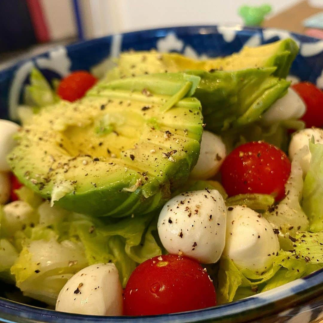 天木じゅんさんのインスタグラム写真 - (天木じゅんInstagram)「. . avocado salad🥗🥑 わさび醤油dressing♡ . . #天木ごはん #サラダ #healthy」8月15日 15時17分 - jun.amaki