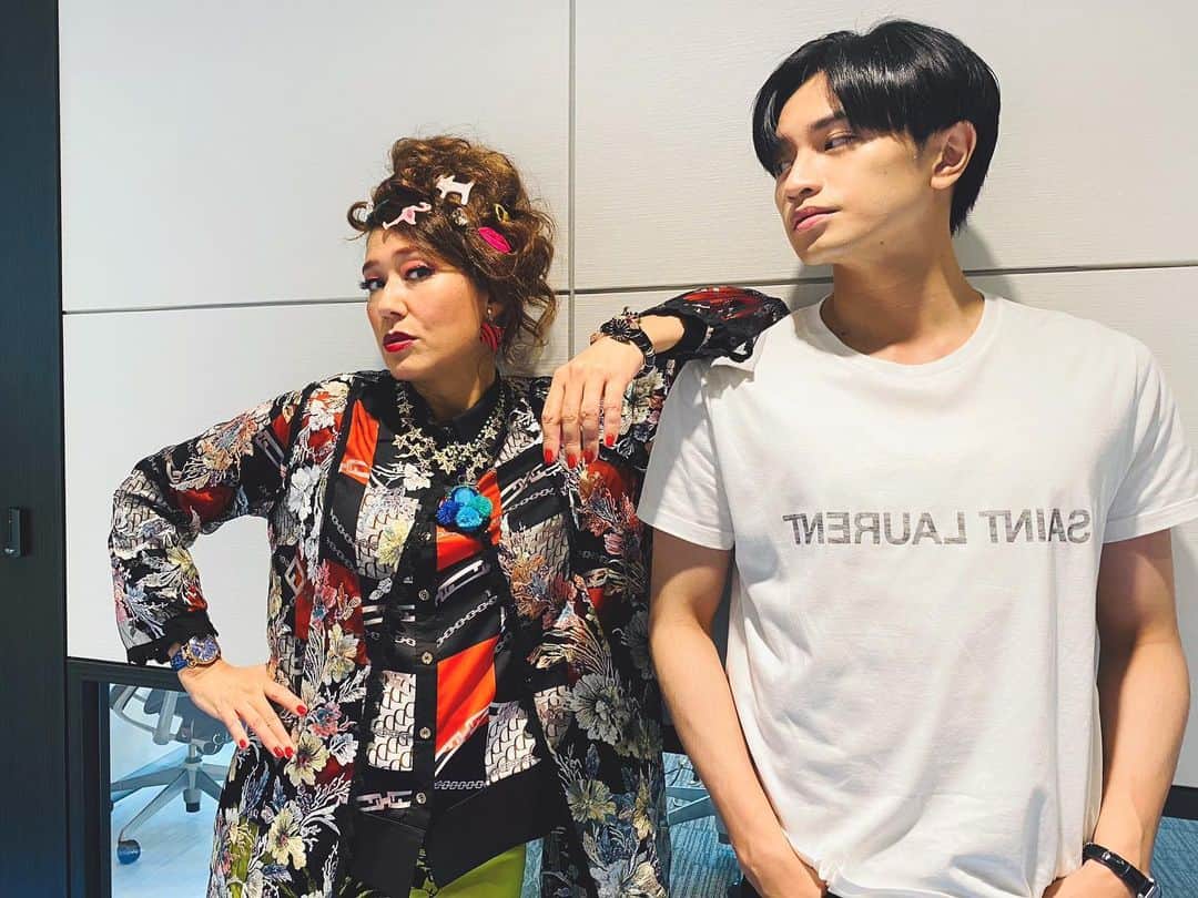 のインスタグラム：「池沢編集長です。  この方のファッションに対する意識は 尊敬することが多いです。  モストの編集部に顔を出すと 部員が皆、さらに明るくなります。  皆様。良い日曜日を。  #OOTD #ootdfashion #fashion #asia #japan #Tokyo #彼女はキレイだった #かのきれ」