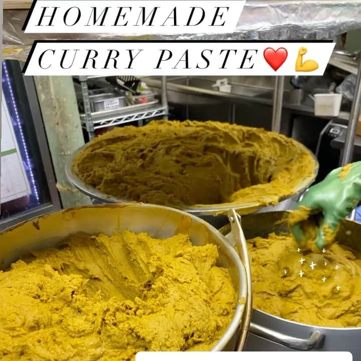 Peace Cafeのインスタグラム：「It contains dozens of different vegetables and spices. Eat some curry, boost your immune system!💪😊  #vegan#homemade#immunityboost #glutenfree#japanesestyle #curry#spice」