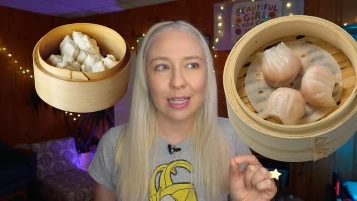 サイモンとマルティナのインスタグラム：「👩🏻‍🦳🎥 Martina here, back with TWO scrumptious videos! They’re all about those magical and mysterious morsels known as Dim Sum. On EYK Studio Youtube, I hope you will enjoy my retelling about the first time I ever had Dim Sum as a kid with Miki 👧🏻👧🏼 Avert your ears as I butcher the Chinese language (😩) in an attempt to share several of my fav items, and share some tips on going to a Dim Sum restaurant 📝 On my @king.kogi YouTube channel, I order a copious amount of Dim Sum from #rolsanrestaurant in Toronto and break down the flavours, as well as what makes a good/bad leftover. I hope you get a smile out of both videos, and consider supporting your local Asian community by ordering some Dim Sum today 💕」