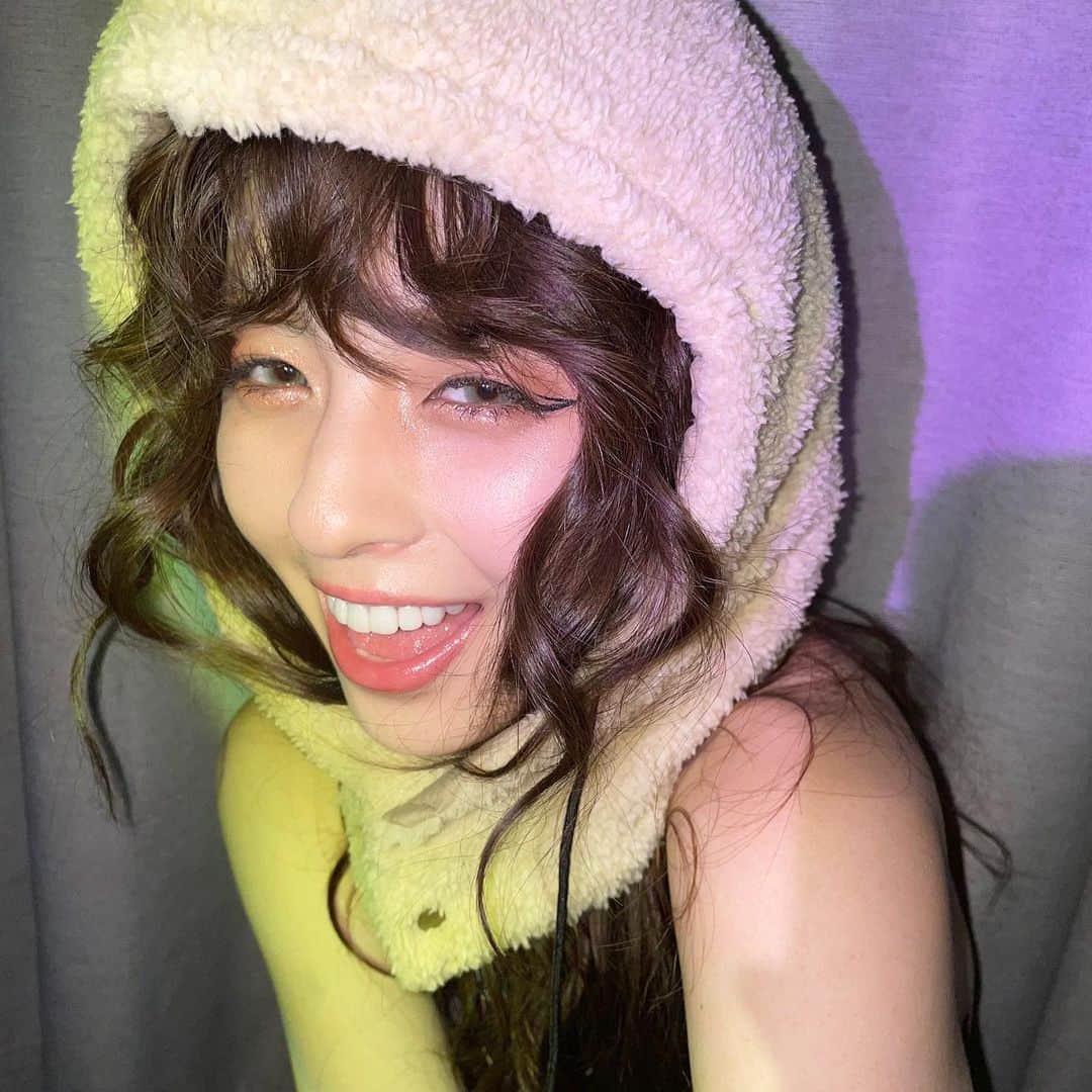 柳ゆり菜さんのインスタグラム写真 - (柳ゆり菜Instagram)「友達にメイクしてもらい、 お家でお洒落を楽しみました☺︎  アイラインがお気に入り👀」8月15日 20時53分 - yurinayanagi__