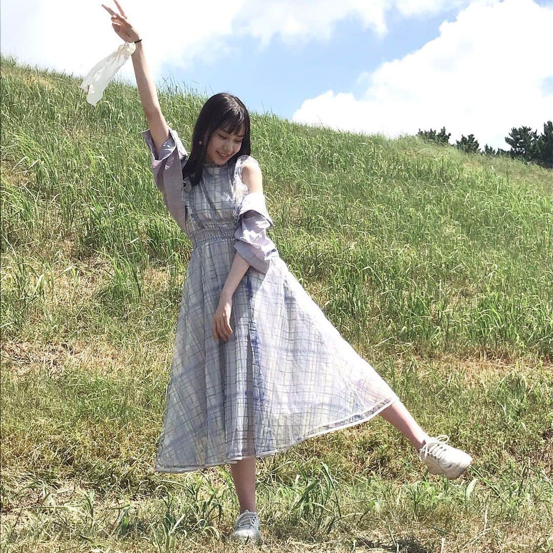 太田雫さんのインスタグラム写真 - (太田雫Instagram)「・ 久しぶりのワンピース👗🤍 ・ ・ 去年たくさん着てたから懐かしかったです笑 ・ #ニコラ#太田雫 #ワンピース#コーデ#ootd#他撮り#blue」8月15日 21時10分 - _shizukuota