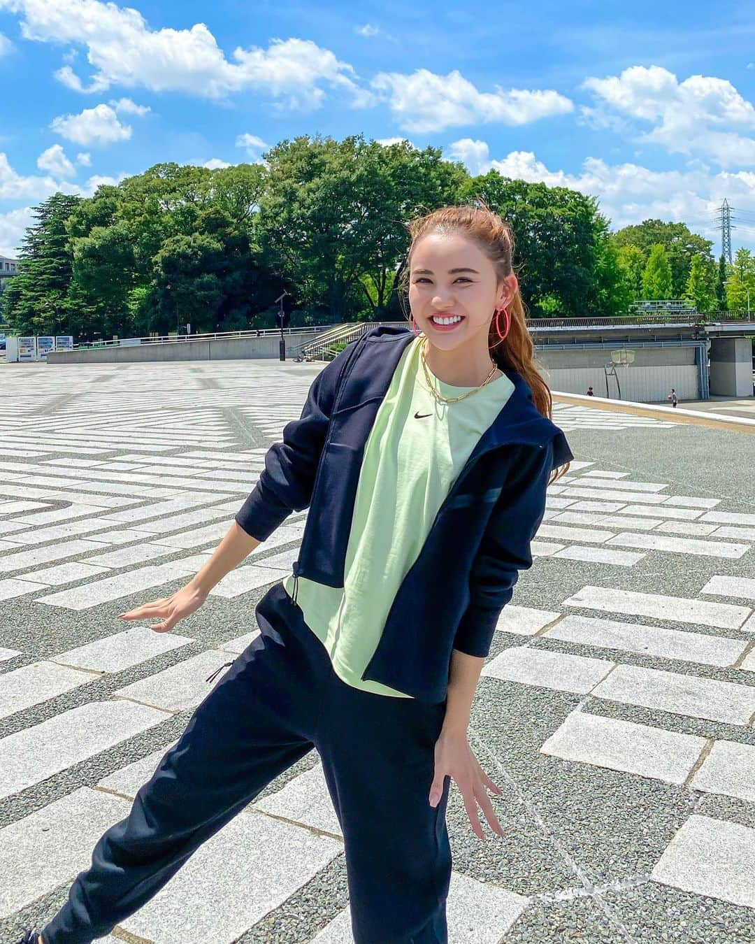 カレンさんのインスタグラム写真 - (カレンInstagram)「超 晴天の日に撮影できた、 NIKE @nike  Play New⚡️💚 なんとも幸せすぎる現場でした。 なにより とても刺激的な撮影で、 久しぶりに凄い緊張感とワクワクで 心から嬉しい撮影でした。  大好きな、世界の ナイキ。  アルペン・スポーツデポ @alpen_women @sportsdepo_official   #NIKE #PLAYNEW #新たな挑戦 #スポーツデポ #アルペン #ナイキ」8月15日 21時57分 - cjd_karen