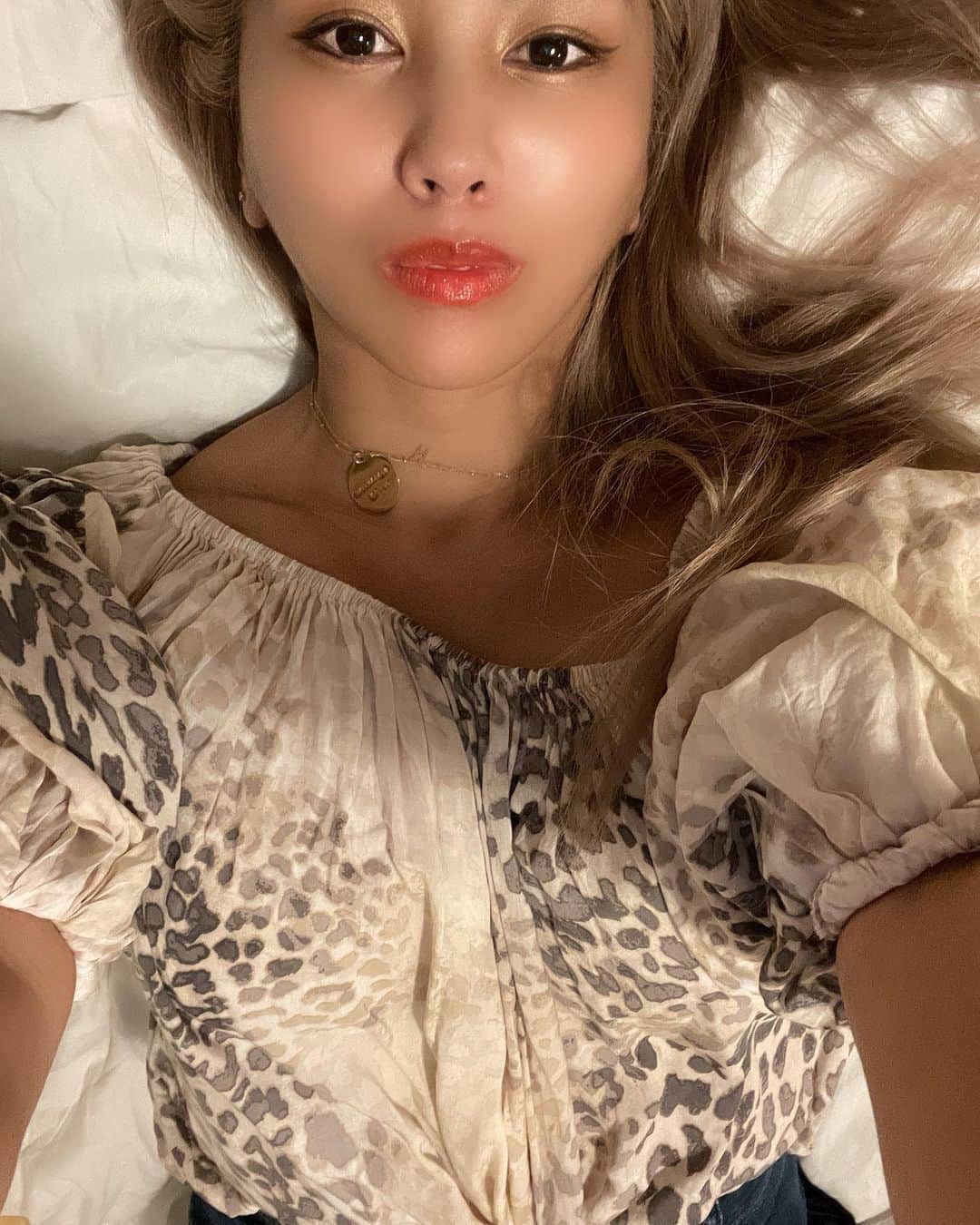 MINMIのインスタグラム：「花火配信リリース一週間！お陰様で 好評ありがとうございます！そして来月には花火MVを撮影予定♡ そしてビルボードライブ一般チケット発売ももうすぐね♪どちらもお楽しみにしててね」