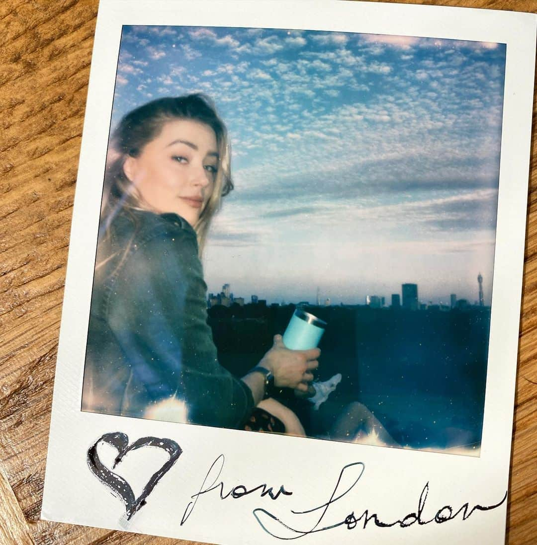 アンバー・ハードさんのインスタグラム写真 - (アンバー・ハードInstagram)「💕」8月15日 23時32分 - amberheard