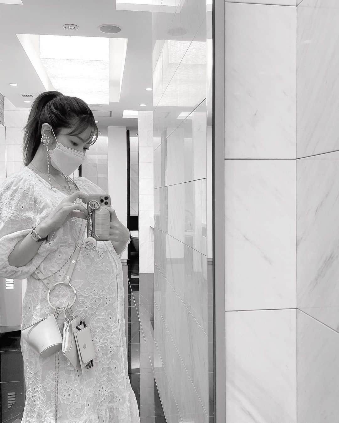 舟山久美子（くみっきー）さんのインスタグラム写真 - (舟山久美子（くみっきー）Instagram)「妊娠してバッグを持つのも大変になり、いいアイテム見つけて大活躍♪  @osoi_official の ＢＡＮＧＬＥＲＩＮＧ♪  メガネとお直しセットと カード類だけ入れてちょっとそこまで♪の時は大活躍！  #osoi #鞄の中身 #bag」8月16日 13時53分 - kumikofunayama