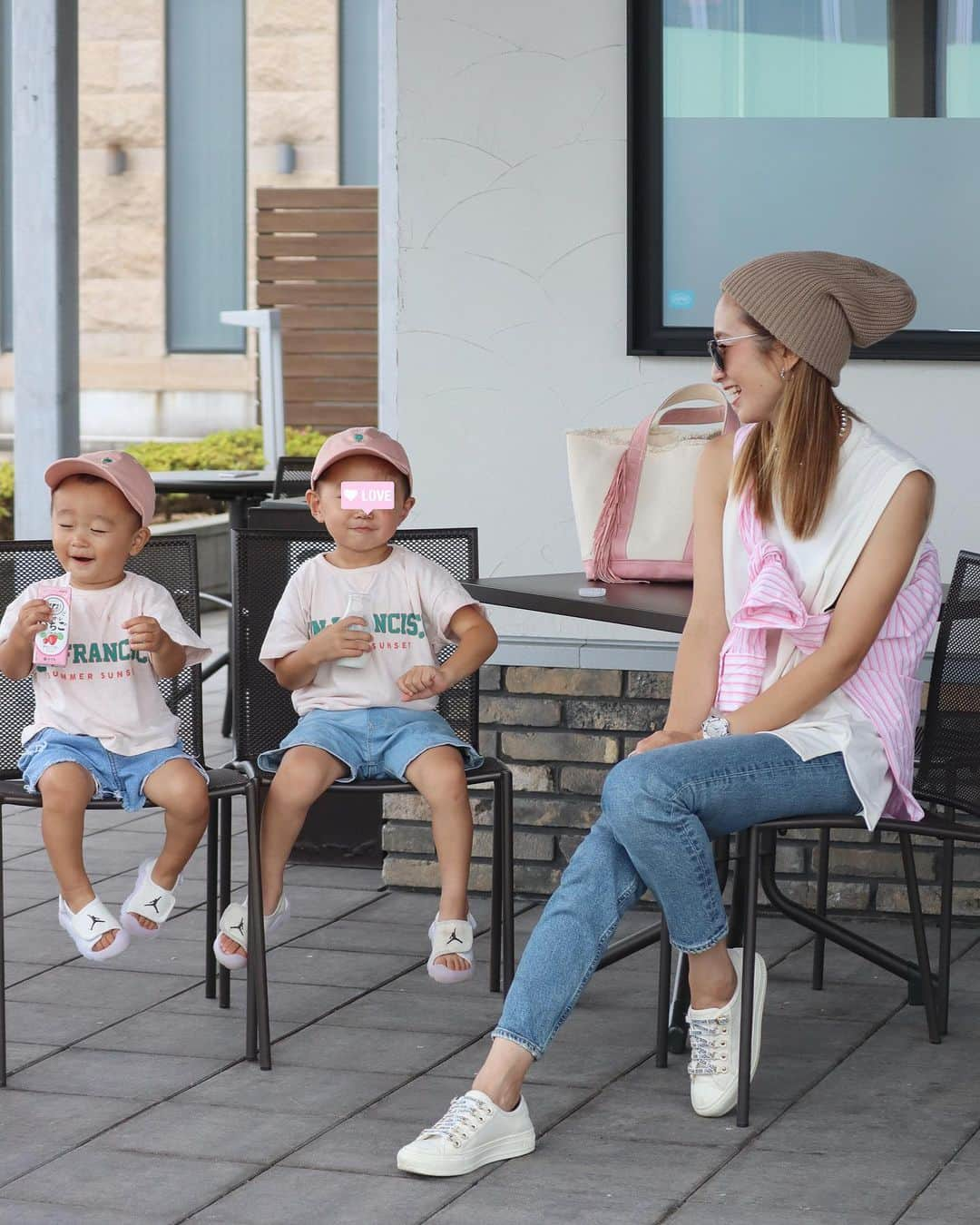 あすかさんのインスタグラム写真 - (あすかInstagram)「ㅤㅤ ㅤ  🌸 ㅤ  mama ㅤ tops： @uniqlo sh： @zara  pt： @moussyofficial  knit cap： @beams_official bag： @ayako_bag  shoes： @dior   ㅤ  2boy's ㅤ tops&pt： @zara  cap： @magazinelee  ㅤ ㅤ ㅤㅤ やまちゃんの顔👶🏼がツボ(笑) いつかの保育園行く前の🥐 ㅤ  あっという間のお盆休みでした🎐 今日からまた頑張ろう〜🌈✨ ㅤ  ㅤ ㅤ #mamagirl#mamari#uniqlo#zara#zarakids#beams#moussy#シンプルコーデ#シンプルファッション#カジュアル#カジュアルコーデ#大人コーデ#大人カジュアル#サマーニット#デニムコーデ#ピンクコーデ#公園コーデ#男の子ママ#ママコーデ#ママファッション#アラサーコーデ#2歳差育児#兄弟ママ#親子コーデ#親子リンクコーデ  ㅤ ㅤ」8月16日 8時02分 - ask_____10