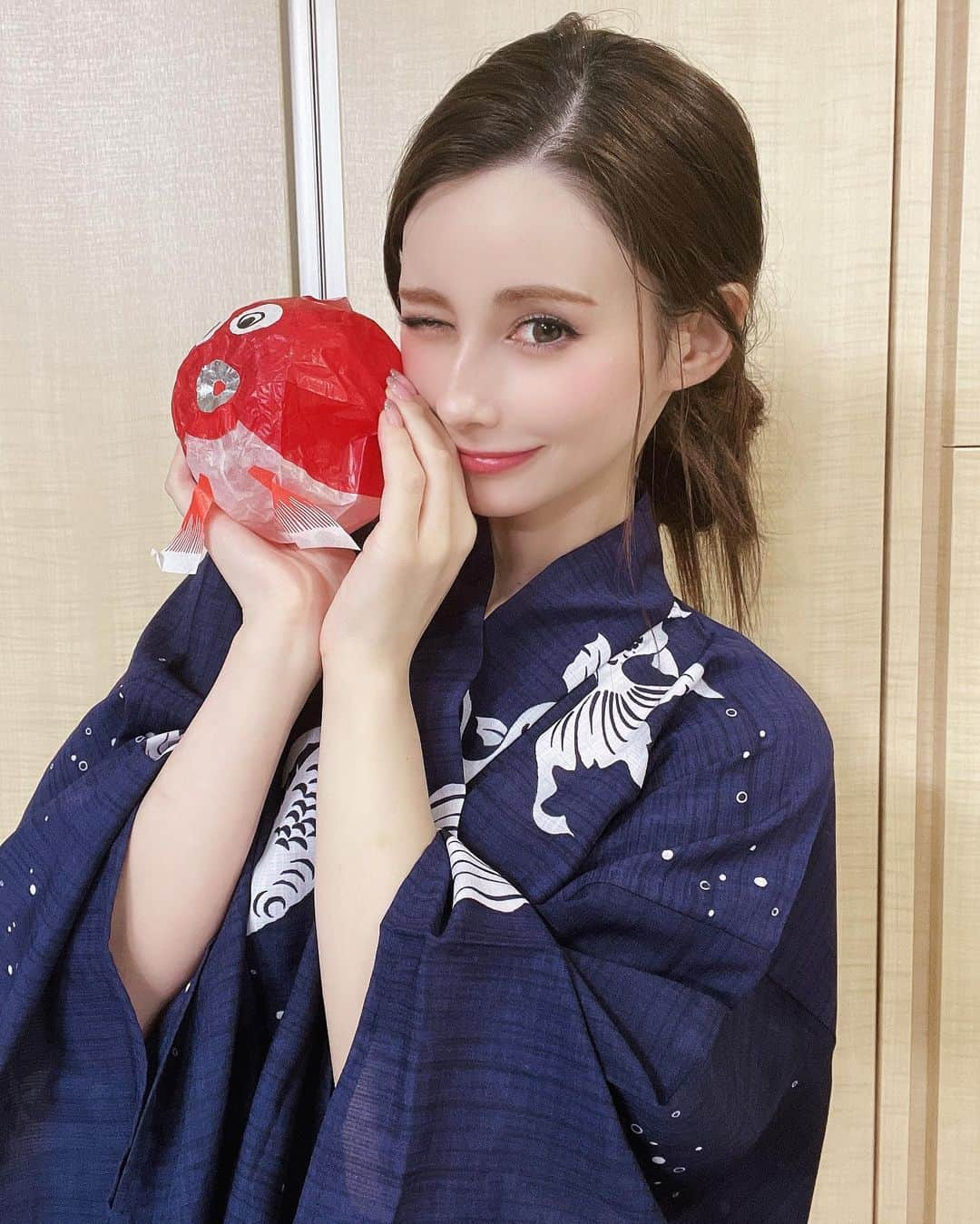 ダレノガレ明美さんのインスタグラム写真 - (ダレノガレ明美Instagram)「浴衣👘 お祭りとか花火大会とかないから 浴衣着れて嬉しい✨ 浴衣着てまたいつかお祭り行きたいなぁ〜🌼」8月16日 13時04分 - darenogare.akemi