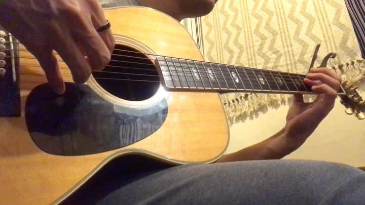 名渡山遼のインスタグラム：「100日後にトミーのAngelinaが弾けるようになる名渡山DAY2。 イントロはスラスラ弾けるようになってきた。セーハむずいなぁ。音鳴らない😅  #名渡山遼 #ryonatoyama #tommyemmanuel #angelina #guitar #ukuleleplayer」