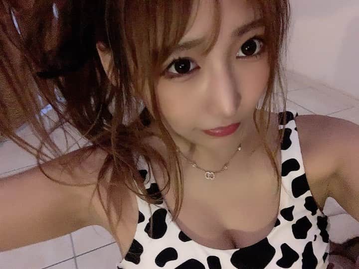 のインスタグラム：「. もしかしてだけど 夏って終わりに近づいてないよね？  #バーレスク　#バーレスク東京 #水着　#ビキニ　#夏　#pinkyshake #ポニテ　#ポニーテール　#海　#プール　#別荘」