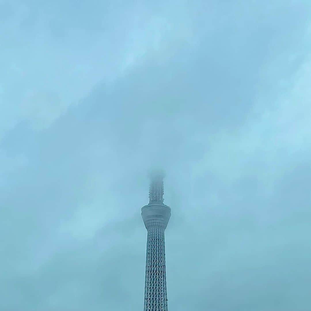 樋口柚子のインスタグラム：「雲に隠れてる☁️」