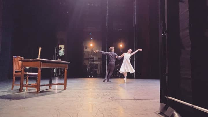 ドロテ・ジルベールのインスタグラム：「Extrait du Pas de deux du miroir d’Oneguine avec @friedemannvogel_official pour le World Ballet festival @nbs_japan . #oneguine #nbs #worldballetfestival #friedmannvogel #tokyo」