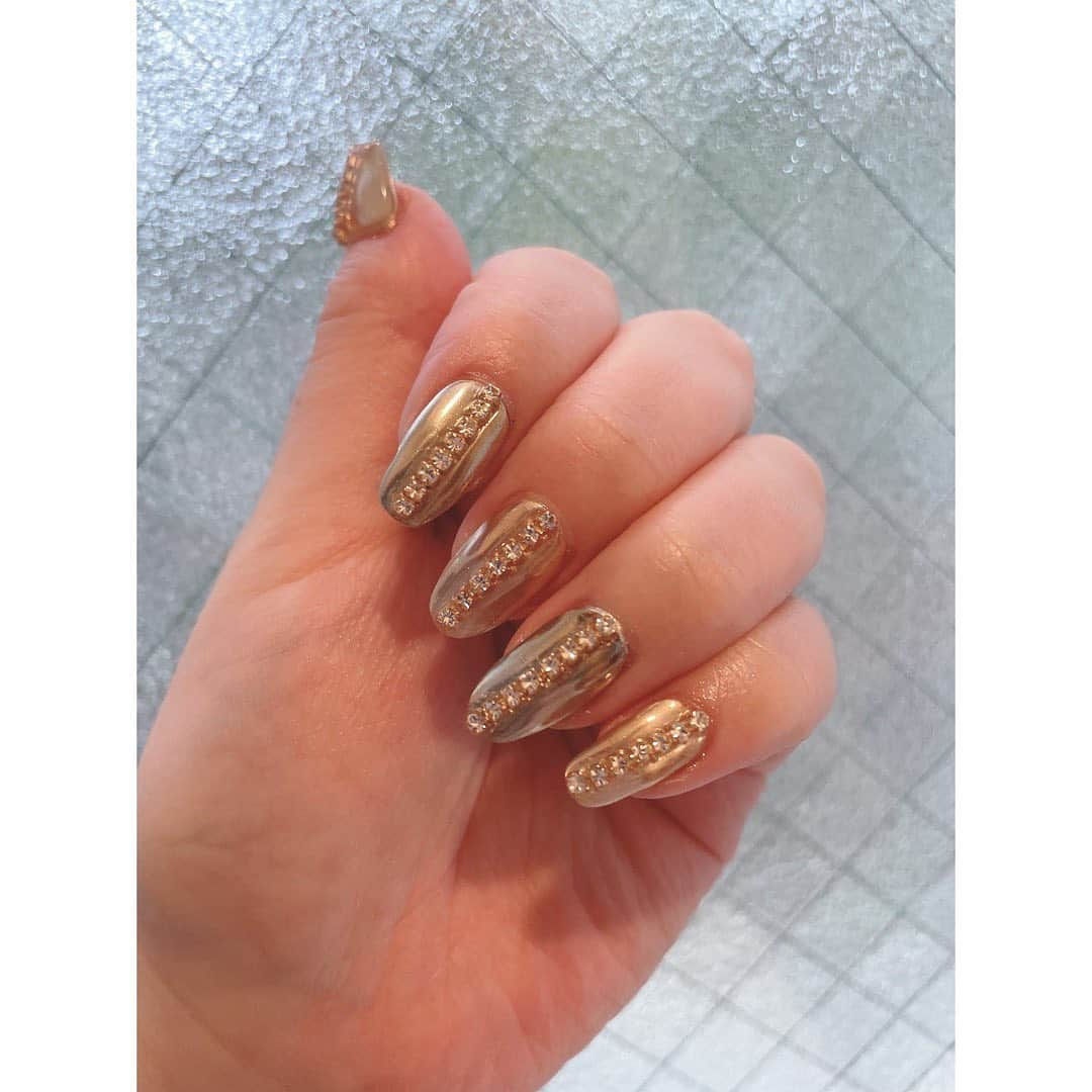 西村ニーナさんのインスタグラム写真 - (西村ニーナInstagram)「成金ネイル💰✨✨ゴールドだいすきっ😚✨✨  #newnail」8月16日 16時44分 - nishimura_nina