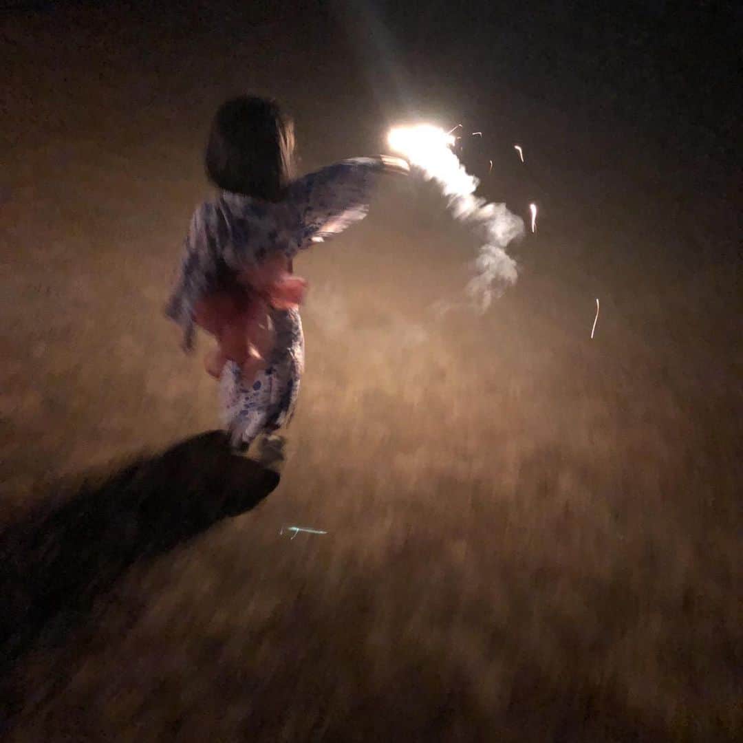 のインスタグラム：「🎇🎆🎇🎆🎇  こんな夏でも思い出を たくさんつくっておくれよbaby~」
