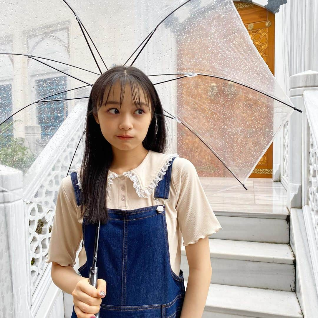 林芽亜里さんのインスタグラム写真 - (林芽亜里Instagram)「🎀 ⁡ 雨でしょぼんな日😵‍💫 ⁡ 大雨で大変な地域にお住いの皆さん気をつけて下さいね。 ⁡ この日は全身レピピコーデです( ¨̮ )︎︎ᕷ 今週からレピピの店舗に新しいポスターが飾られるよ~！ ⁡ レピピのウェブサイトにもめありがいるのでこまめにチェックしてみてください~🌷 ニコスナにもアップされているのでみてね♡ ⁡ ⁡ #ニコラ #林芽亜里 #repipiarmario #めあレピ」8月16日 18時19分 - meari__hayashi