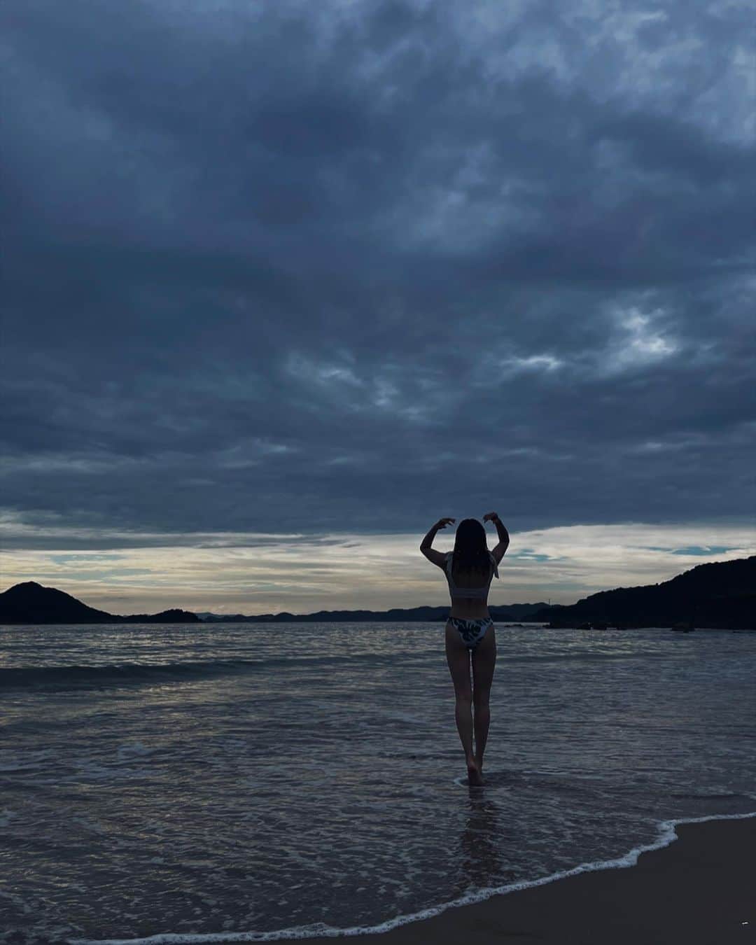 原田美優さんのインスタグラム写真 - (原田美優Instagram)「. ここはいつ来てもサンセット綺麗なぁ 曇ってて夕日でてないけど #sunset #sea #instagood  #swimwear #instalike #ootd」8月16日 18時51分 - harada.myu