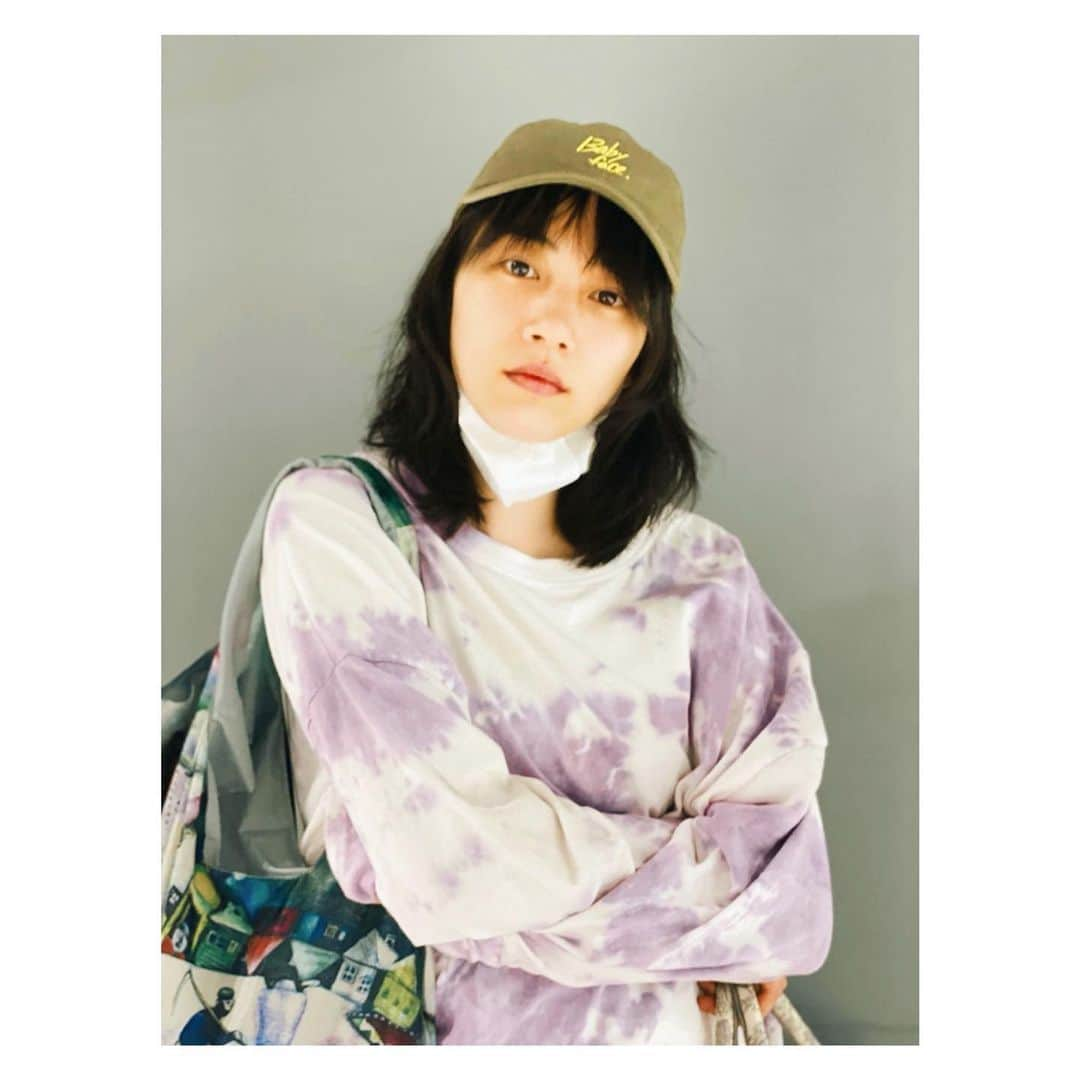 のん（能年玲奈）さんのインスタグラム写真 - (のん（能年玲奈）Instagram)「ミニアルバム「ベビーフェイス」の時に作ったキャップ。 気に入ってよくかぶってます🧢」8月16日 19時03分 - non_kamo_ne