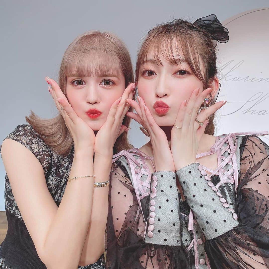 紗蘭のインスタグラム：「今日はあかりちゃんのバースデーイベントにサプライズゲストで出演してきました🎂💕🎁 久しぶりにあかりちゃんに会えて本当に嬉しかったー😭♥️✨ 久しぶりのさらリンです😍 改めて、あかりちゃん25歳のお誕生日おめでとう💕💕💕」
