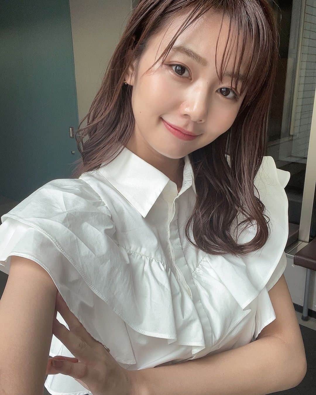 杉浦みずきのインスタグラム：「. 急に肌寒くなっちゃいましたね🥺 8月だよ？ 手の置き場に困った謎のポーズ」