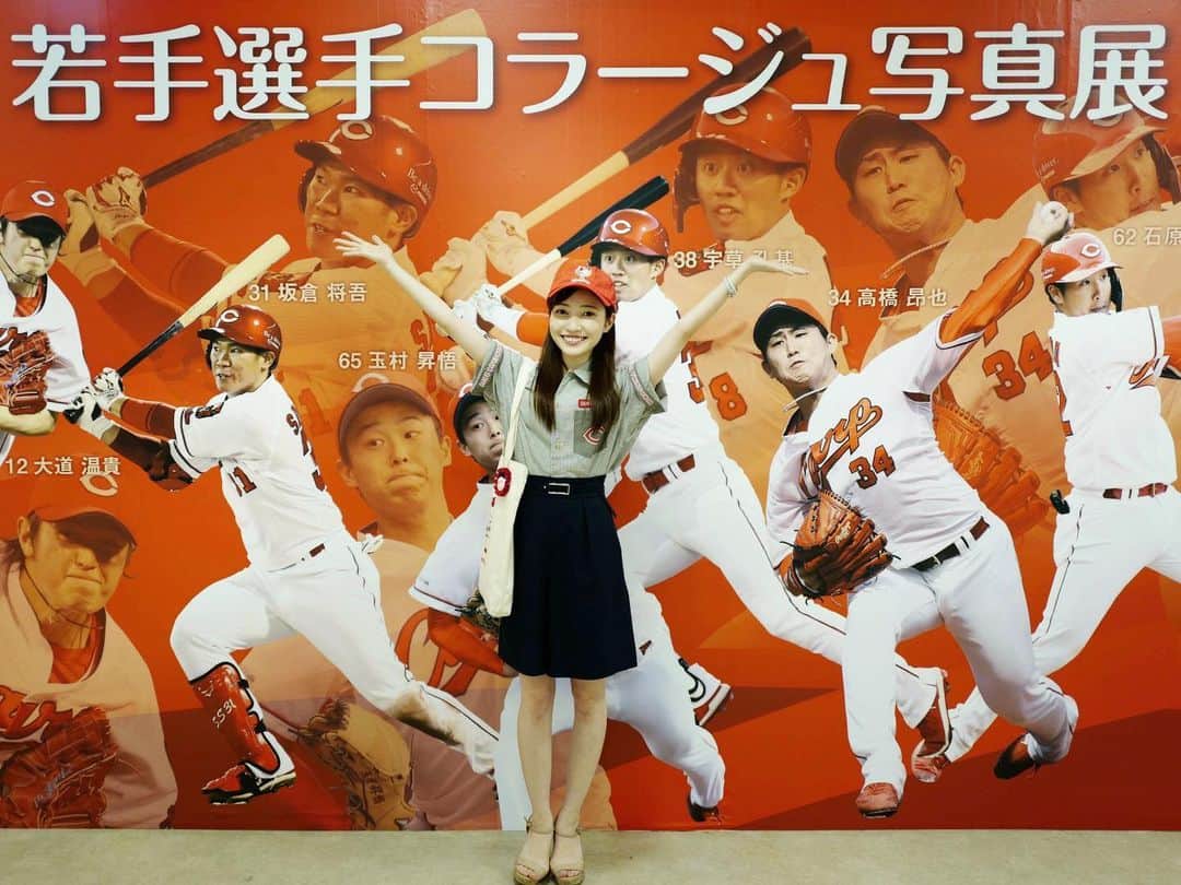 末井櫻子のインスタグラム：「． ． ． 福屋広島駅前店で開催されている 「真夏のカープ百貨店」に行ってきました🏃‍♀️ ． ． 今回は今シーズン活躍されている若手選手の写真やパネルが多かった🤔💡 (撮影時のみマスク外してます〜) ． ． 個人的には、マツダスタジアムでの選手紹介VTRの特別公開が嬉しすぎましたっ🙊❤️ (球場だといつも上手く動画撮れないから🤣🤣) ． ． 8月24日まで開催されているので皆さんも是非観戦前に⚾️ ． ． 後半戦も選手の皆さんが怪我なく活躍できますように😮‍💨👏🏻 ． ． ． #カープ  #カープファン #カープ女子  #カープファンと繋がりたい  #福屋  #福屋広島駅前店  #覇気 ❤️‍🔥」