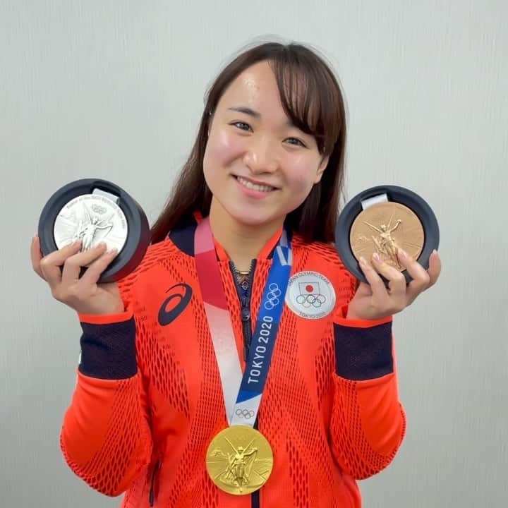 伊藤美誠のインスタグラム：「✨御礼🏓  伊藤選手から応援してくださった皆さんへ、 メッセージが届きました。 ぜひご覧ください☺️  大会が終了してから早10日。 休むことなく、取材対応やスポンサー訪問など駆け巡っています。出演情報などお知らせしていきますので、よろしくお願いいたします😊  これからも、 #みまがんば !  #伊藤美誠 #スターツ #卓球 #tabletennis #pingpong #tabletennisplayer #卓球女子」